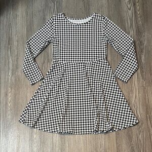 Black & White Dress- size 7-8